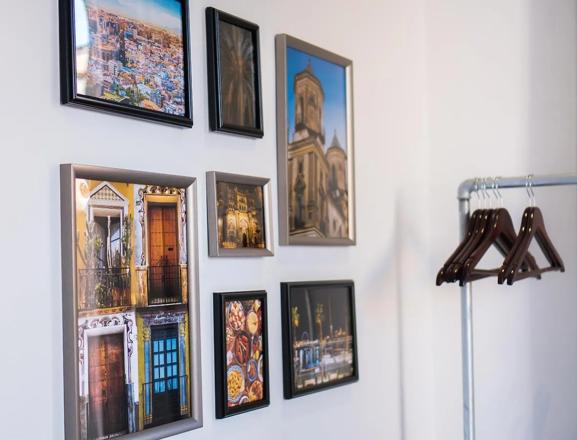 The Lights City Rooms Malaga 2*,